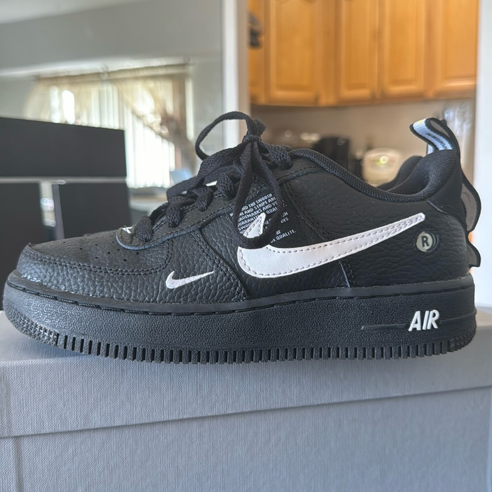 Nike shoes only wear once! Received gift but not like it Very new and cool shoes